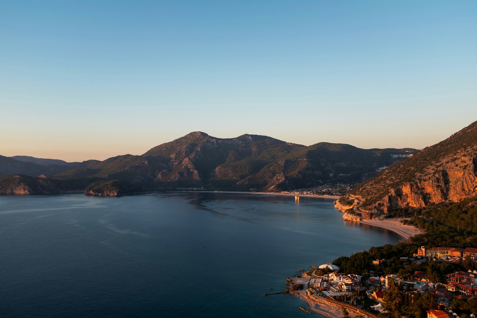 Unveiling the Enchanting Beauty of Ölüdeniz Beach